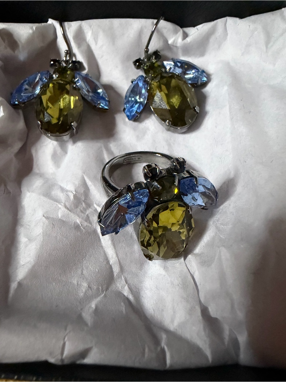 COACH RARE Poppy Olive Green and Bright Blue Crystal Bee Earrings & Ring Set - Picture 3 of 4
